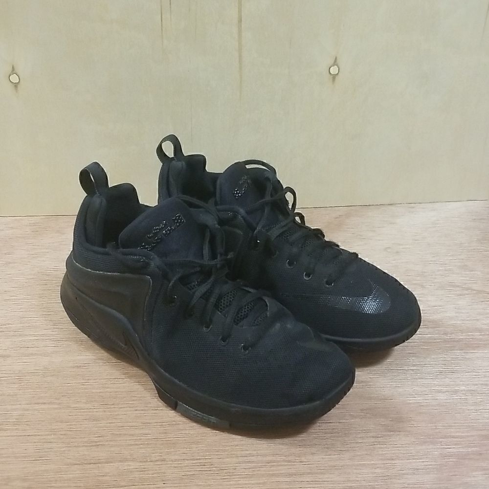NIKE ZOOM WITNESS BLACK ON BLACK LEBRON JAMES WOMEN'S SIZE 8.5